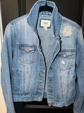 Forever 21 Distressed Denim Jacket Light Wash Classic Fit Size Small